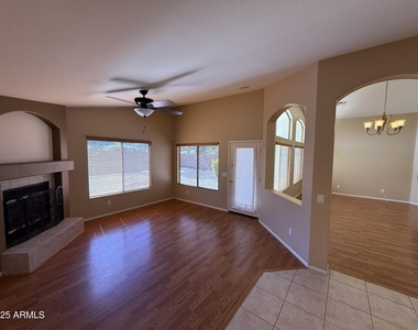 2321 W Straight Arrow Lane - Photo Thumbnail 13