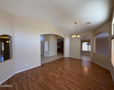 2321 W Straight Arrow Lane - Photo Thumbnail 6