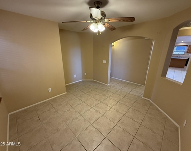 2321 W Straight Arrow Lane - Photo Thumbnail 25