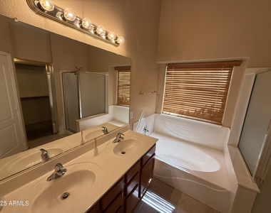 2321 W Straight Arrow Lane - Photo Thumbnail 21
