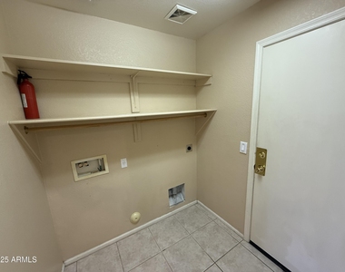 2321 W Straight Arrow Lane - Photo Thumbnail 29
