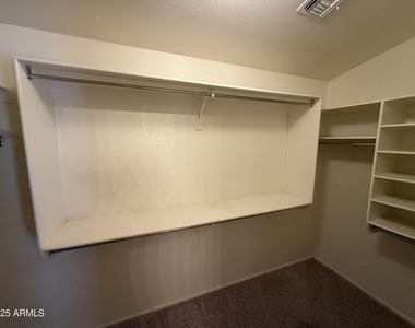 2321 W Straight Arrow Lane - Photo Thumbnail 22