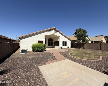 2321 W Straight Arrow Lane - Photo Thumbnail 31