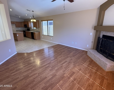 2321 W Straight Arrow Lane - Photo Thumbnail 16