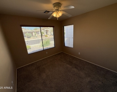 2321 W Straight Arrow Lane - Photo Thumbnail 28