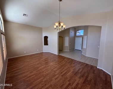 2321 W Straight Arrow Lane - Photo Thumbnail 5