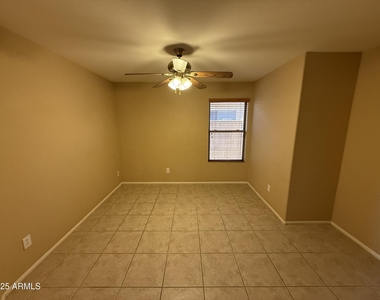 2321 W Straight Arrow Lane - Photo Thumbnail 23