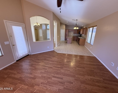 2321 W Straight Arrow Lane - Photo Thumbnail 14