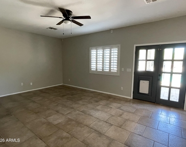 3632 W Jacksonville Drive - Photo Thumbnail 6