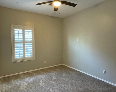 3632 W Jacksonville Drive - Photo Thumbnail 17