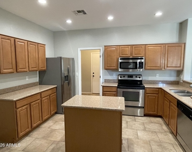 3632 W Jacksonville Drive - Photo Thumbnail 2