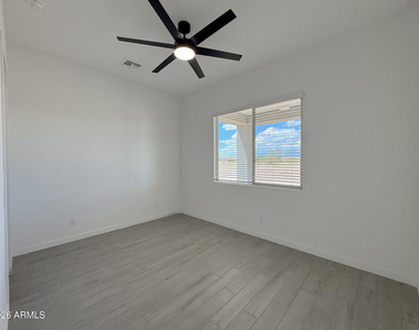 24034 N 197th Drive - Photo Thumbnail 22