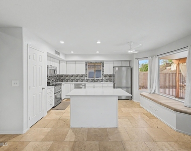 18433 N 12th Way - Photo Thumbnail 7