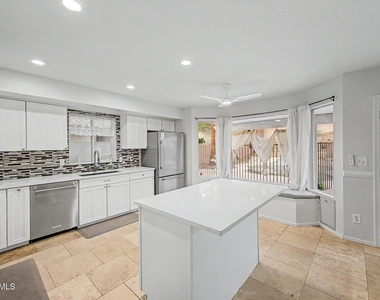 18433 N 12th Way - Photo Thumbnail 6