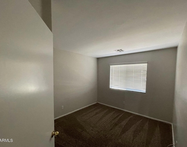 10925 W Kaler Drive - Photo Thumbnail 17