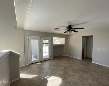 10925 W Kaler Drive - Photo Thumbnail 8