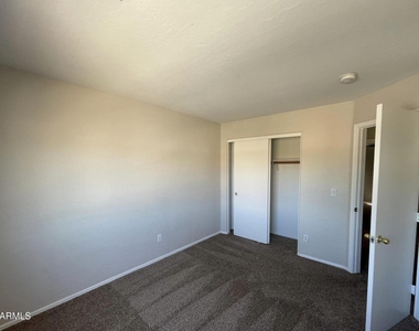 10925 W Kaler Drive - Photo Thumbnail 15