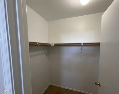 10925 W Kaler Drive - Photo Thumbnail 21