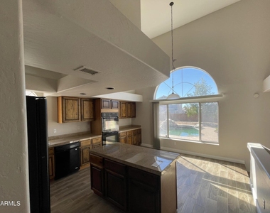10925 W Kaler Drive - Photo Thumbnail 4