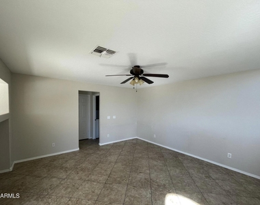 10925 W Kaler Drive - Photo Thumbnail 7