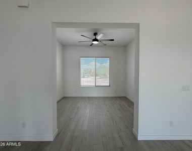 24045 N 197th Drive - Photo Thumbnail 5