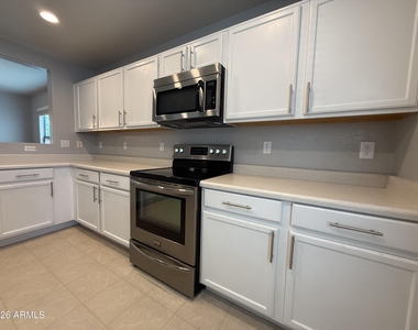 21122 E Stonecrest Drive - Photo Thumbnail 5