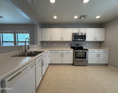 21122 E Stonecrest Drive - Photo Thumbnail 3