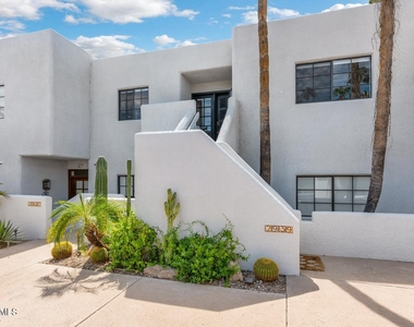 2939 E Rose Lane - Photo Thumbnail 26