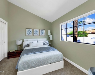2939 E Rose Lane - Photo Thumbnail 14