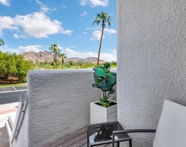 2939 E Rose Lane - Photo Thumbnail 2