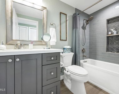 2939 E Rose Lane - Photo Thumbnail 16