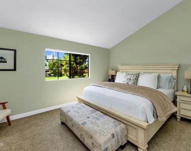 2939 E Rose Lane - Photo Thumbnail 11
