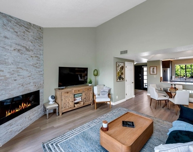 2939 E Rose Lane - Photo Thumbnail 4