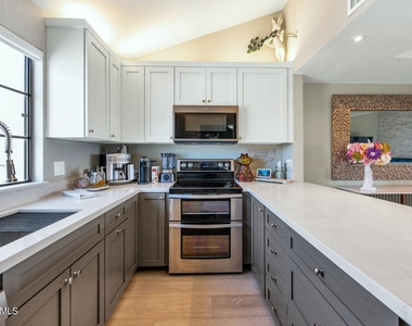 2939 E Rose Lane - Photo Thumbnail 8