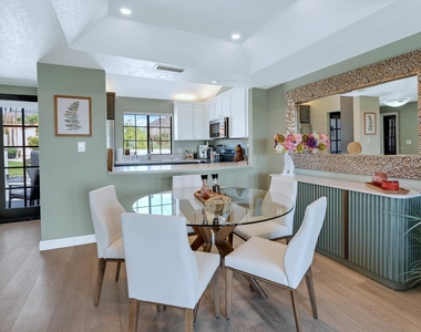 2939 E Rose Lane - Photo Thumbnail 6