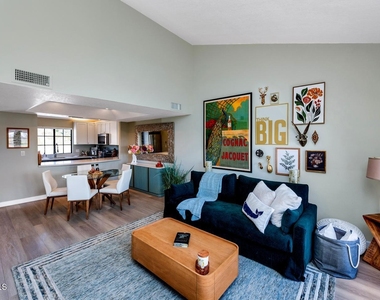 2939 E Rose Lane - Photo Thumbnail 3