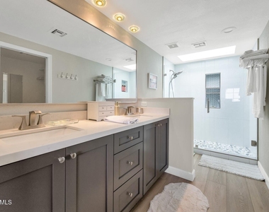 2939 E Rose Lane - Photo Thumbnail 13