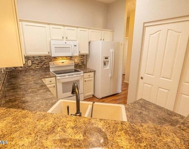 16291 N 138th Avenue - Photo Thumbnail 10
