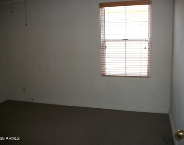 550 W Cambridge Avenue - Photo Thumbnail 12