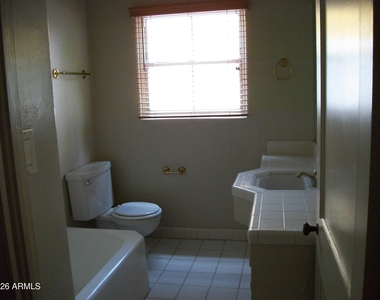 550 W Cambridge Avenue - Photo Thumbnail 17