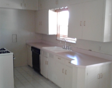 550 W Cambridge Avenue - Photo Thumbnail 9