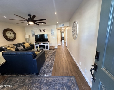 4328 E Capri Avenue - Photo Thumbnail 5