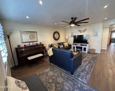 4328 E Capri Avenue - Photo Thumbnail 4