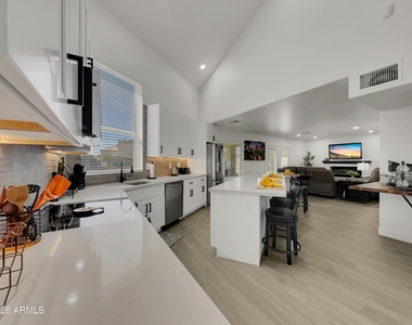 14576 N 90th Drive - Photo Thumbnail 2