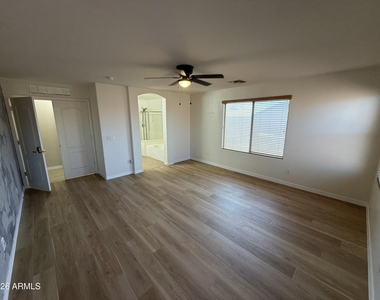 24763 W Jones Avenue - Photo Thumbnail 8