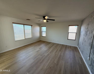 24763 W Jones Avenue - Photo Thumbnail 7