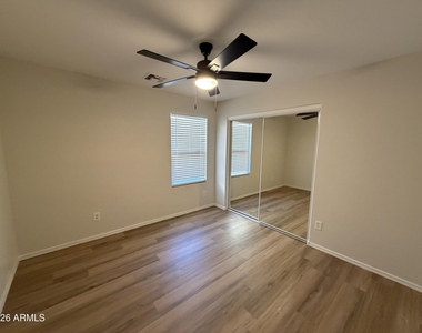 13925 W Mauna Loa Lane - Photo Thumbnail 11