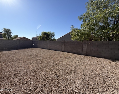 13925 W Mauna Loa Lane - Photo Thumbnail 16