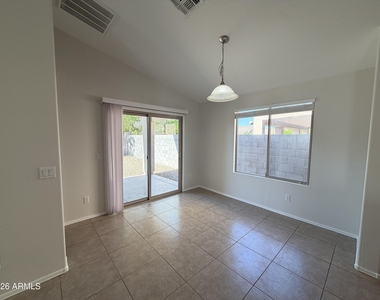 13925 W Mauna Loa Lane - Photo Thumbnail 5