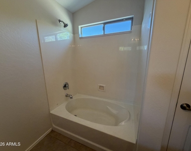13925 W Mauna Loa Lane - Photo Thumbnail 9